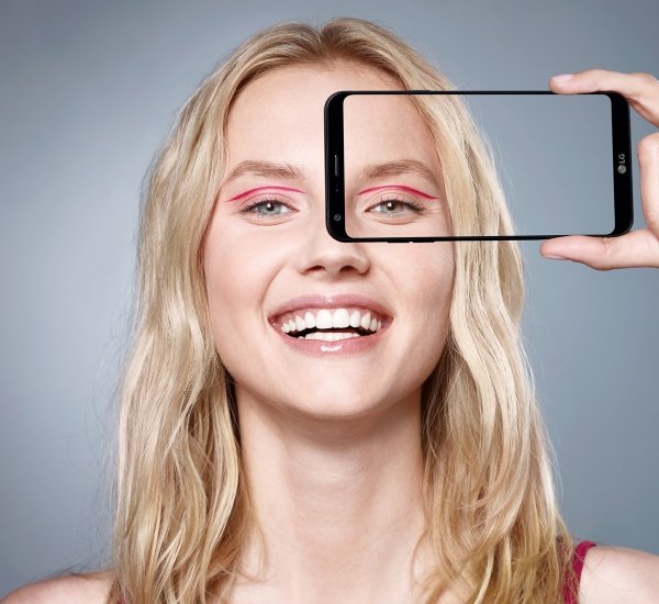 Advertising Materials LG Q6 - примеры работ Advertising Materials LG Q6